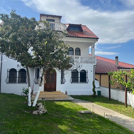 Vila Taga Guesthouse Krujë Buitenkant foto