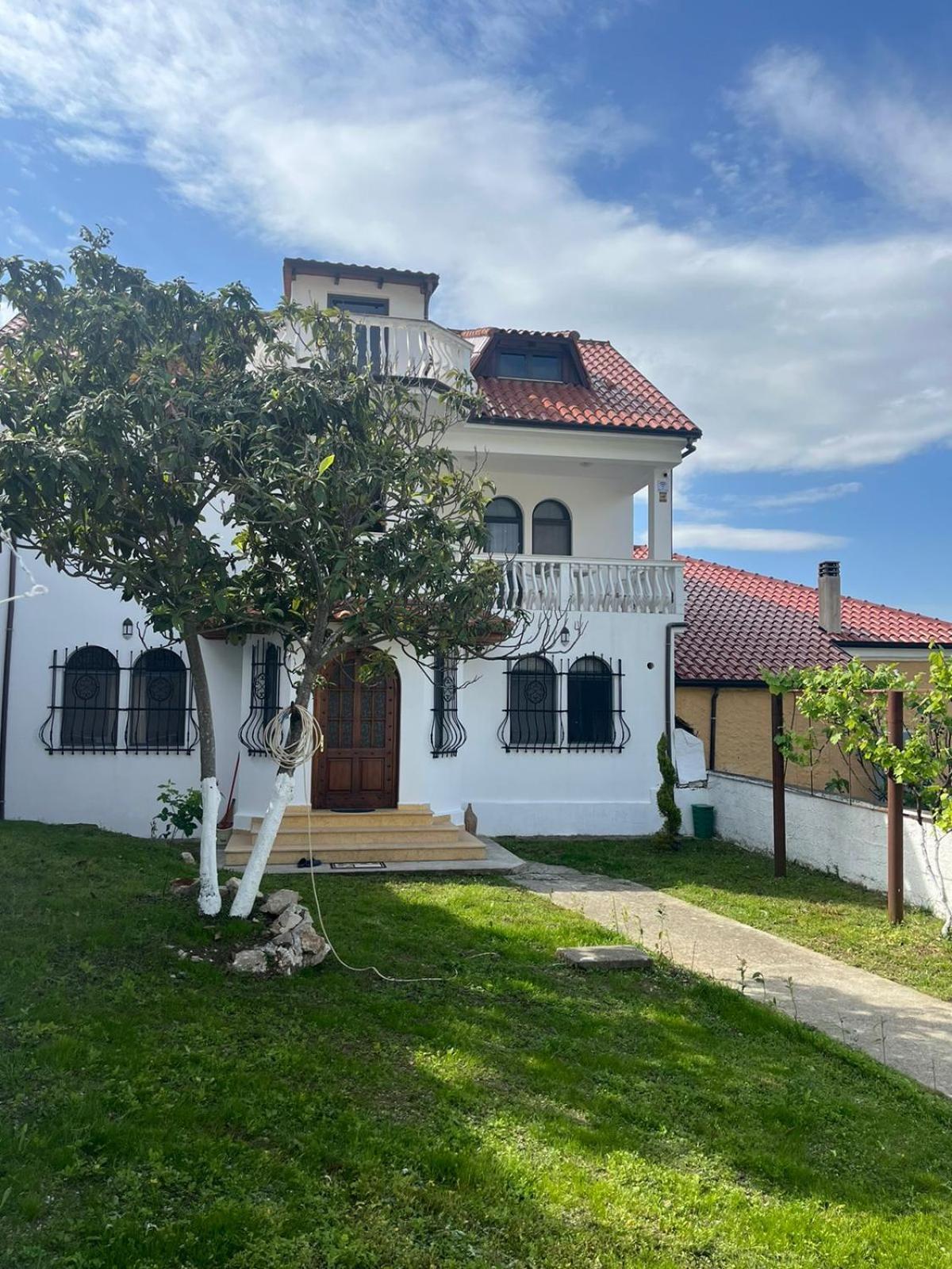 Vila Taga Guesthouse Krujë Buitenkant foto